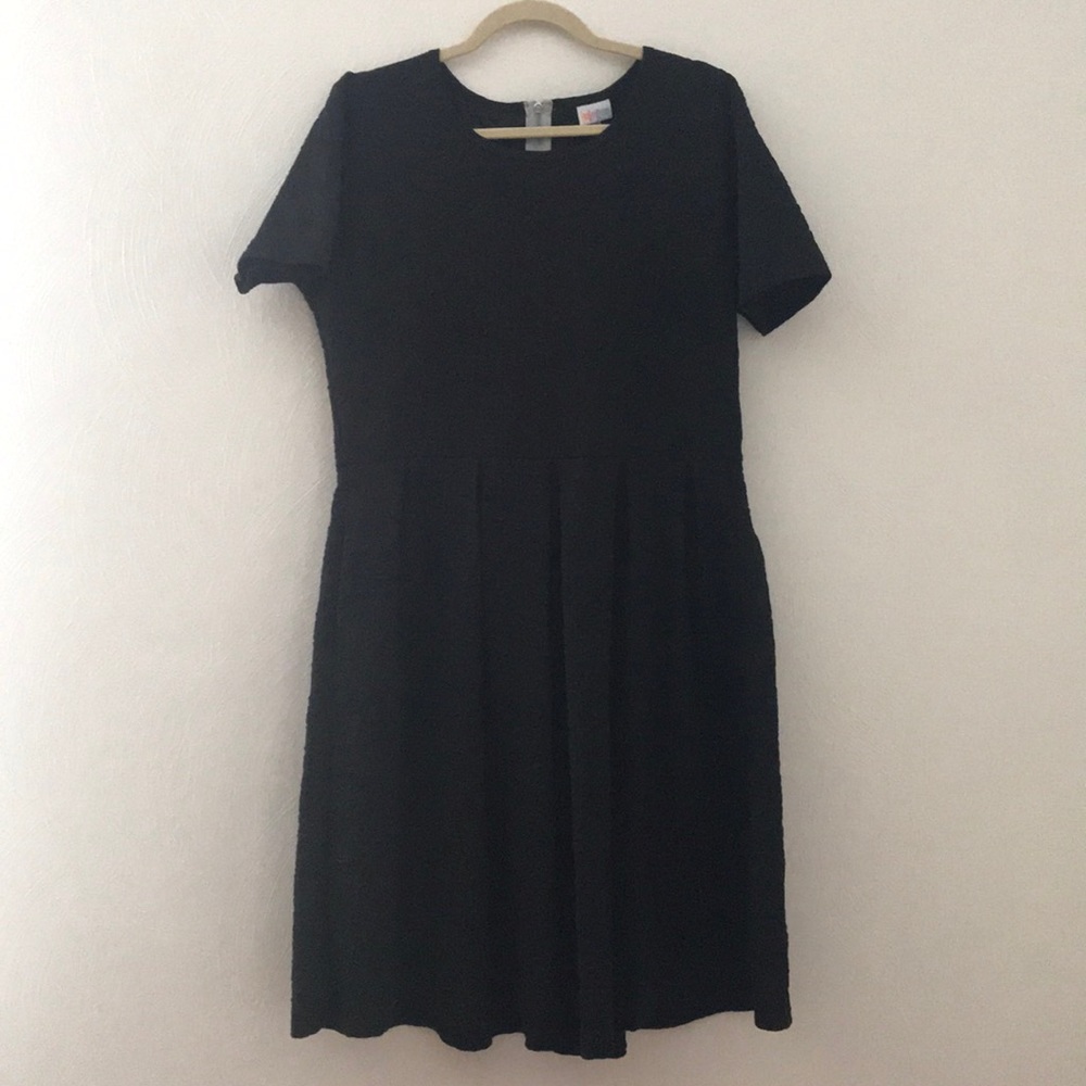 LuLaRoe Amelia solid black embossed roses 2XL EUC